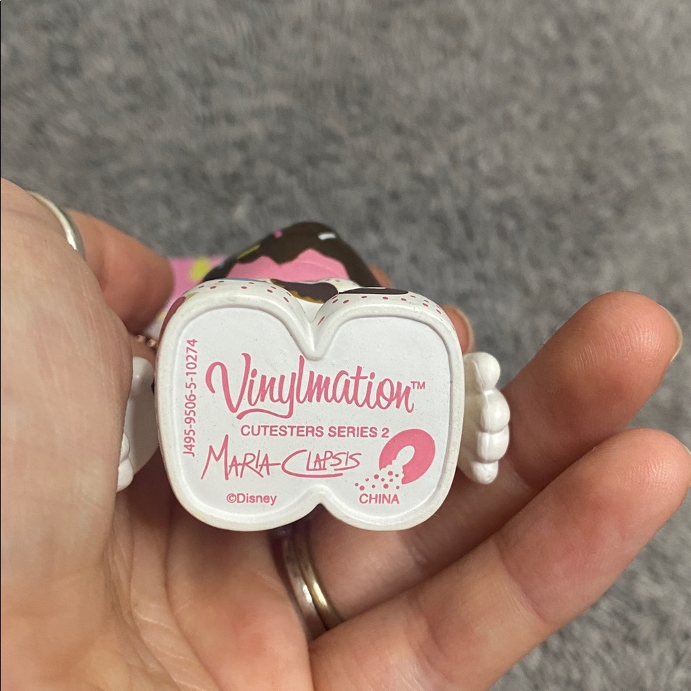 ๐ต Retired Disney Vinylmation Donut from the "Cutesters series 2" ! - Picture 3 of 3